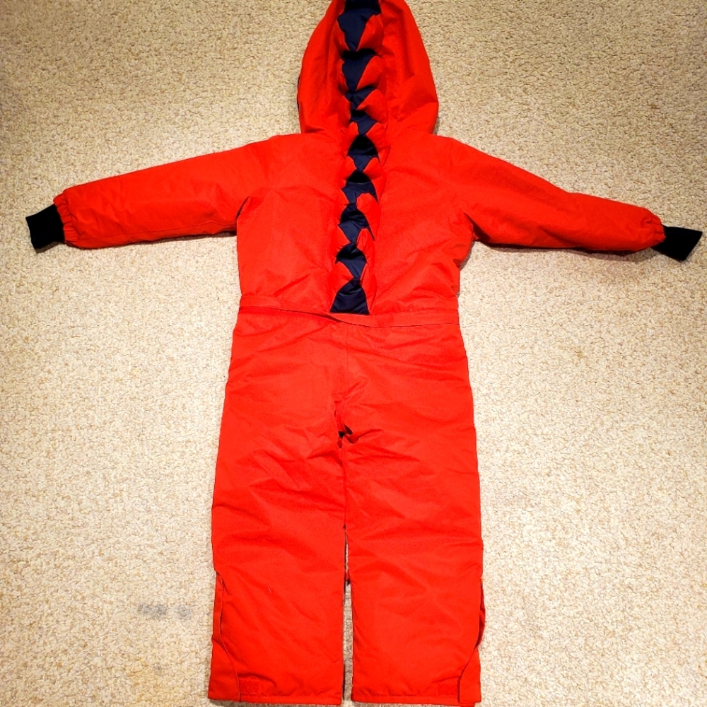 Phibbe/snowverb brand NWT Red dinosaur snowsuit boy/girl sizr 5 or 6 (120cm)